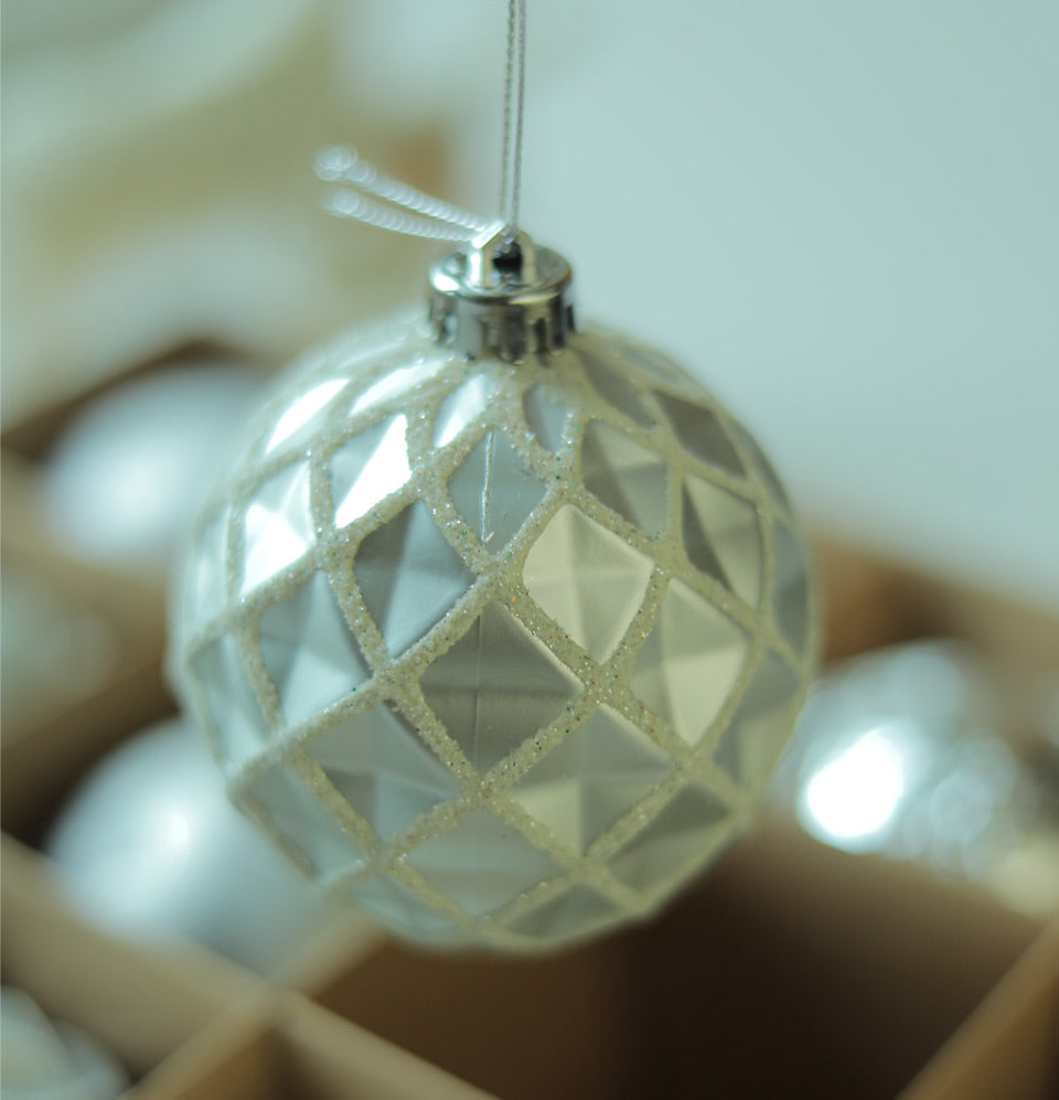 Bauble Set White & Silver