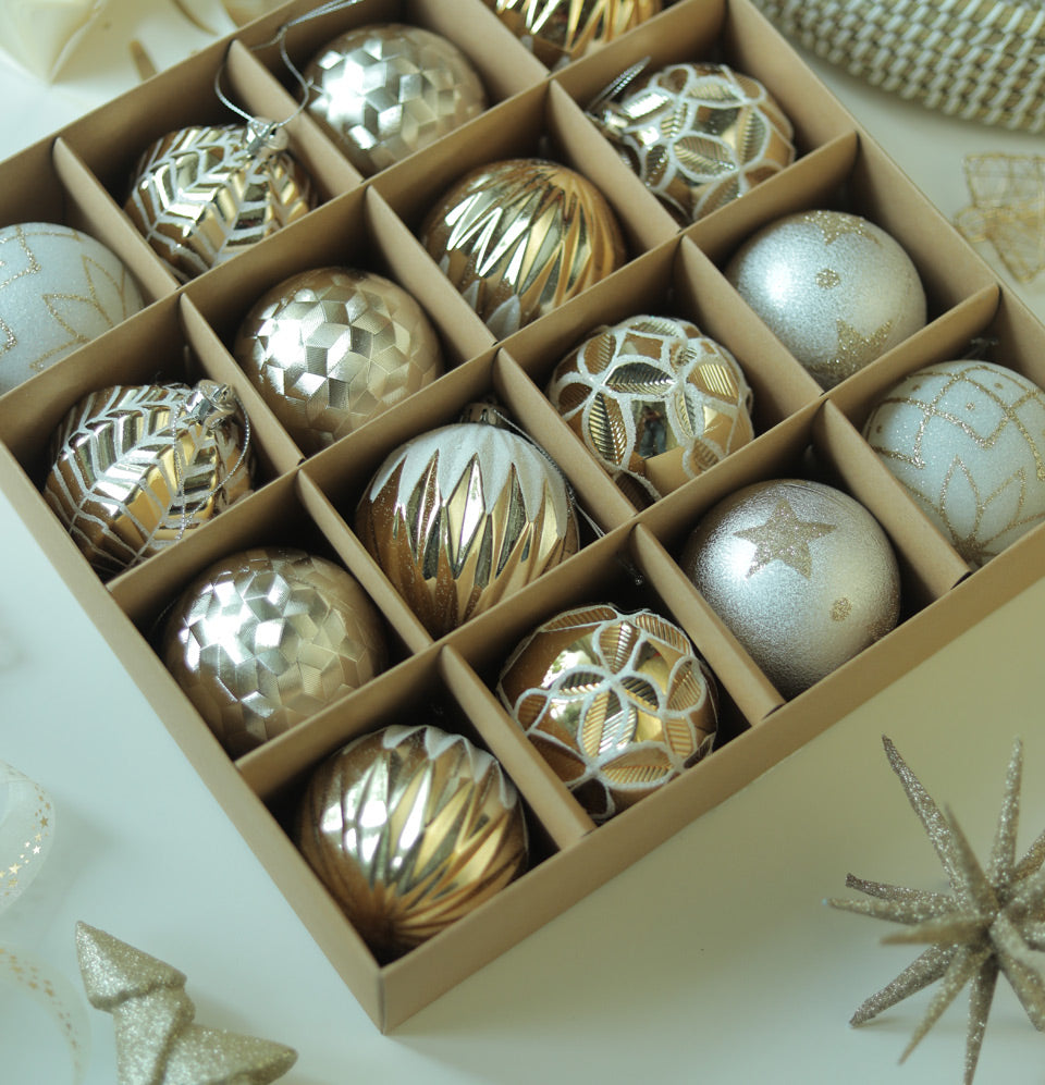 Bauble Set White & Gold