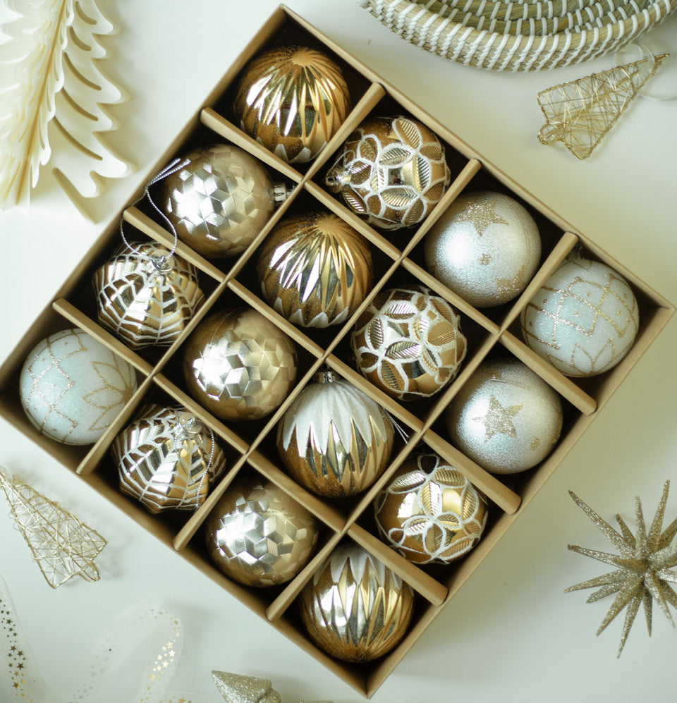 Bauble Set White & Gold