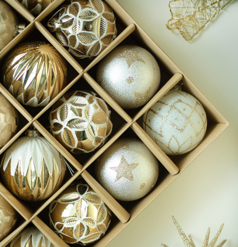 Bauble Set White & Gold