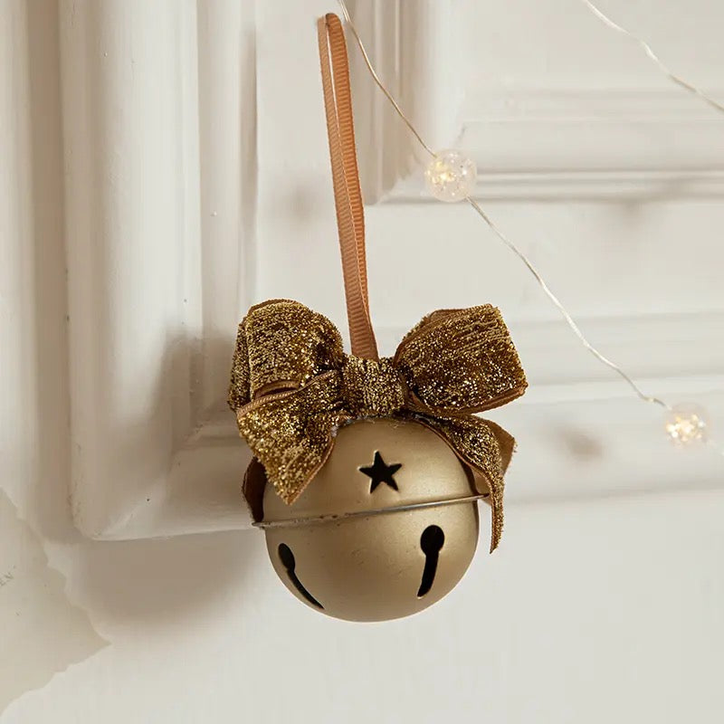 Metal bauble with a bow